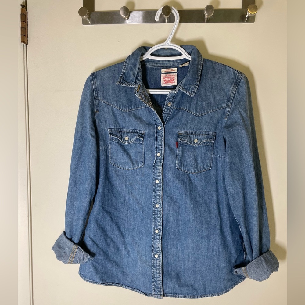 Levi’s Women’s Jean Shirt - Classic Fit
